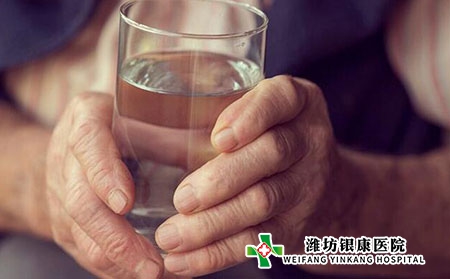 手足癣的症状特点有哪些?如何防治?