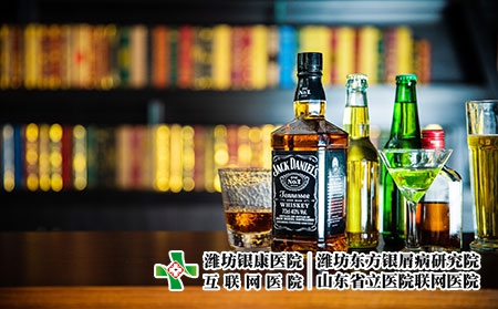 摄图网_501029510_桌子上的酒（企业商用）