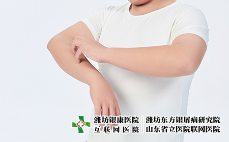 摄图网_501687661_青少年儿童皮肤瘙痒(企业商用) 摄图网_501687661_青少年儿童皮肤瘙痒(企业商用)