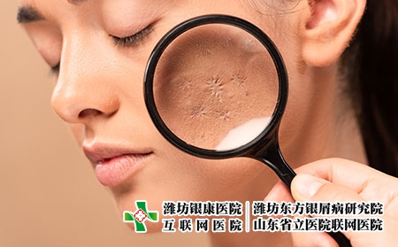 摄图网_503372766_雄将放大镜放在年轻女子附近（企业商用）