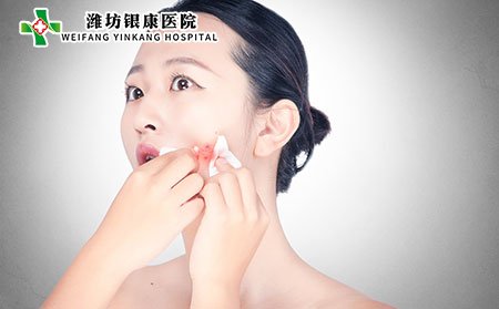 粉刺图片,粉刺症状